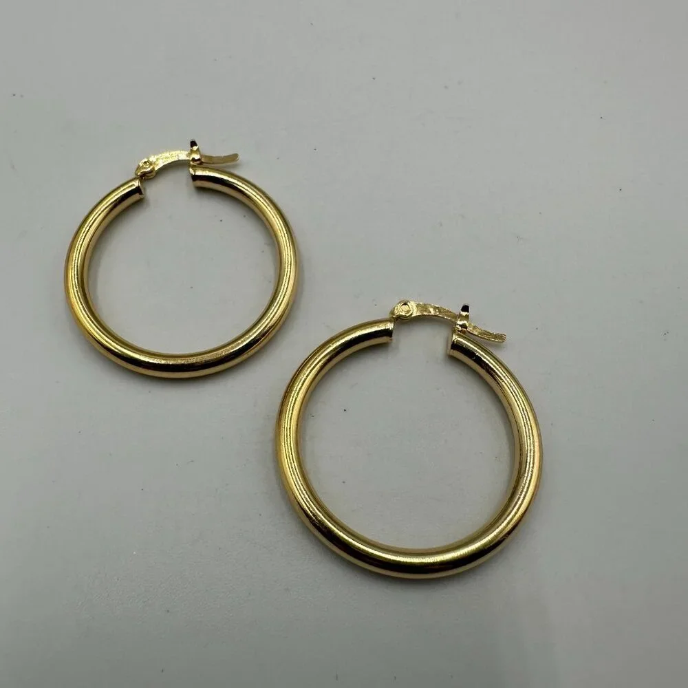 3/$30 Hoop Earrings Gold Tone Classic Polished Round Latch Back 1.25in - Picture 6 of 12